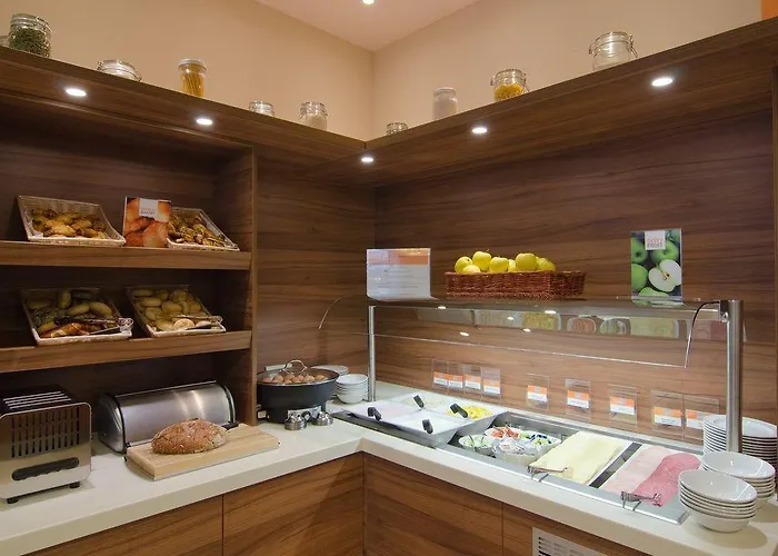 فندق Premier Centre 3*