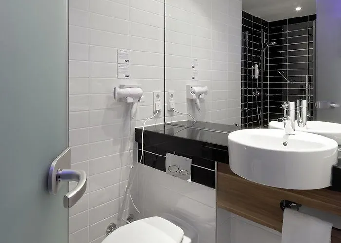 Premier Centre Hotel 3*