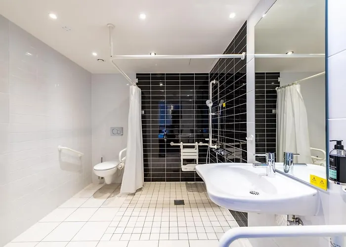 فندق Premier Centre 3*
