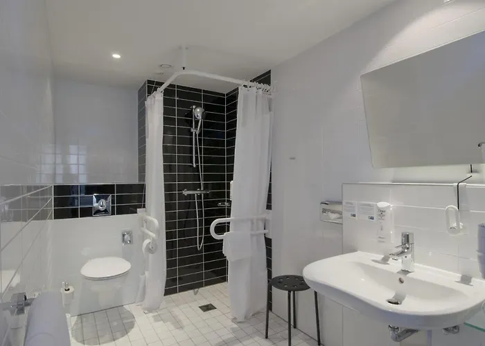 فندق Premier Centre 3*