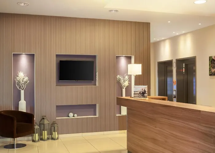 Premier Centre فندق 3*