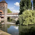 Premier Centre Hotel 3*