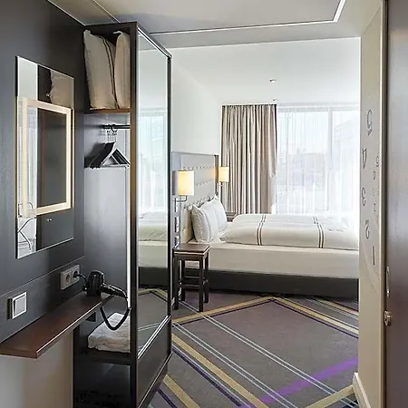 Premier Centre 3*